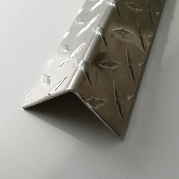 Aluminium Riffelblech Kantenschutz Aluminium Riffelblech Kantenschutz